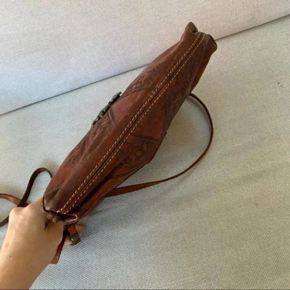 Free People x Campomaggi Arrow Rose Leather Crossbody - Picture 14 of 16